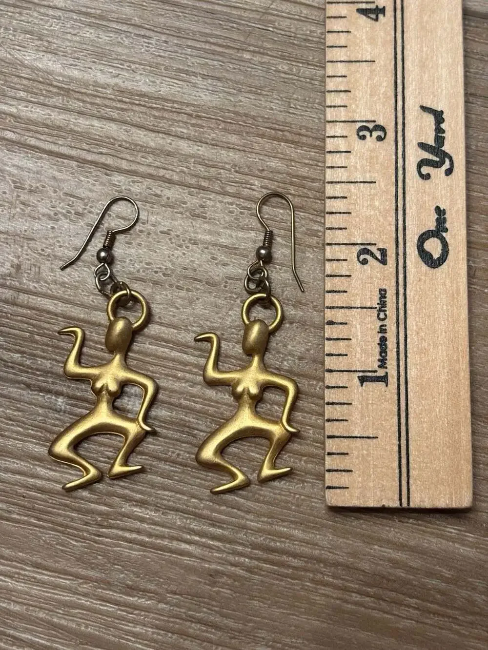 Unbranded gold tone
